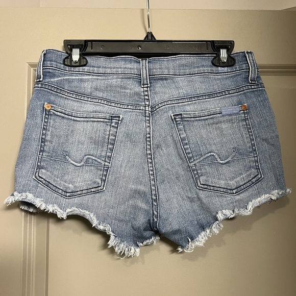 7 For All Mankind Shorts -Size 28 - Picture 3 of 6